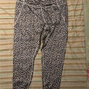 Crown & Ivy Women’s 2X Leopard Print Yoga Pants - Black and Tan